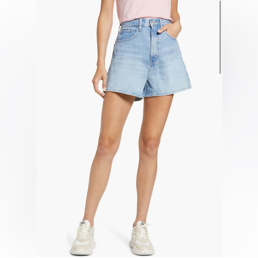 Levi’s High Waist Loose Denim Shorts in Wash One Time in size 26
